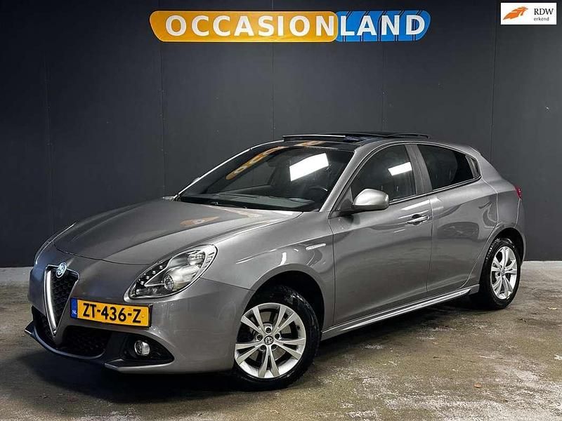 Grijs Gebruikt 2017 Alfa Romeo Giulietta Super Hatchback | € 11.900 (Eerlijke prijs) - Afbeelding 1/4