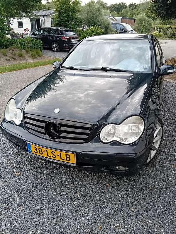 Blauw Gebruikt 2003 Mercedes C180 Classic Sedan | € 1.800 (Goede deal) - Afbeelding 1/4