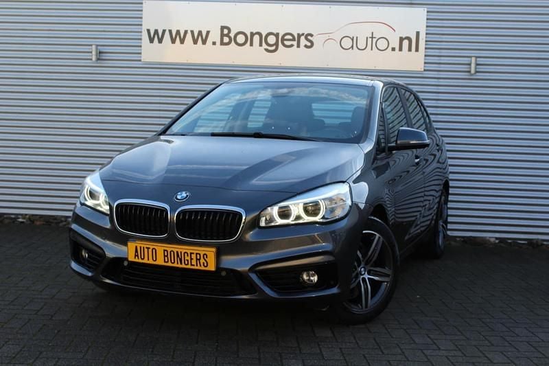 Grijs (metallic) Occasion 2016 BMW 220 M Sport Stationwagen | € 14.950 (Super prijs) - Afbeelding 1/4
