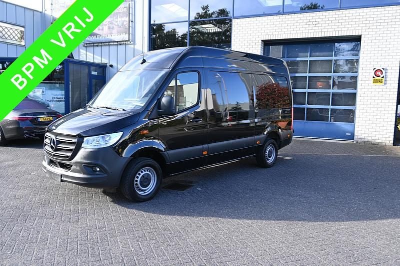 Zwart Gebruikt 2023 Mercedes Sprinter Van | € 31.950 (Goede deal) - Afbeelding 1/4