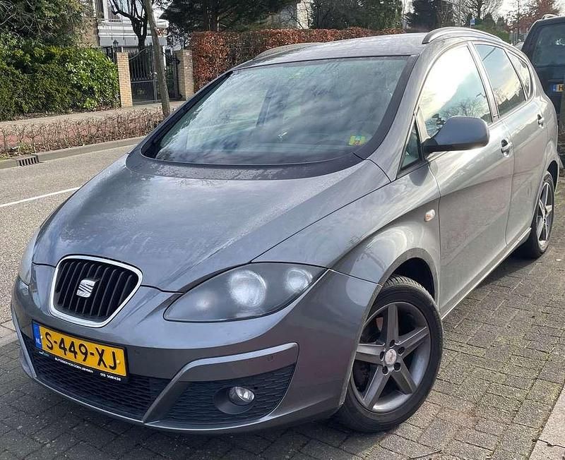 Grijs Occasion 2015 Seat Altea XL Style MPV | € 5.990 (Eerlijke prijs) - Afbeelding 1/4