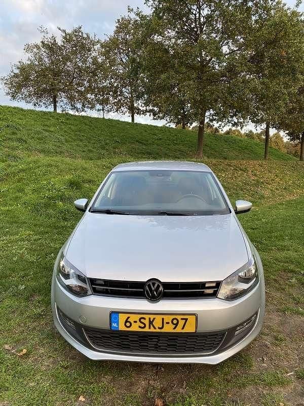 Gebruikt 2013 VW Polo Highline Sedan | € 4.999 (Eerlijke prijs) - Afbeelding 1/4