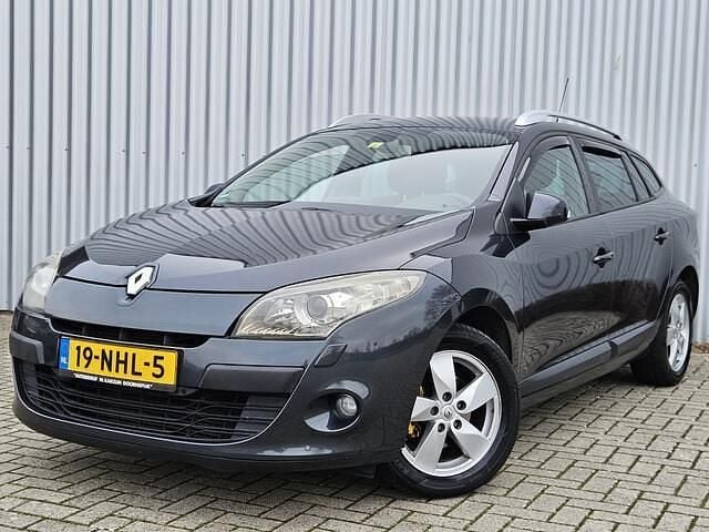 Grijs Gebruikt 2010 Renault Mégane GrandTour Dynamique Stationwagen | € 2.950 (Eerlijke prijs) - Afbeelding 1/4