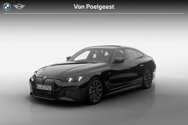 Saphirschwarz metallic (475) (zwart metallic) Nieuw 2025 BMW i4 M Sport Sedan | € 71.537 (Eerlijke prijs) - Afbeelding 1/4