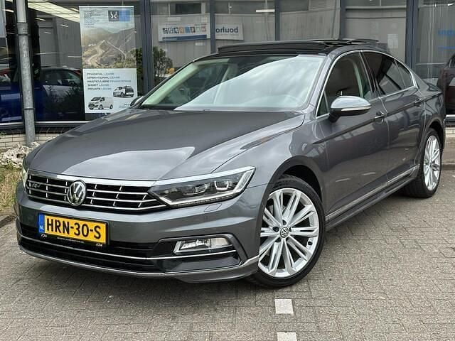 Grijs Gebruikt 2018 VW Passat Edition Sedan | € 21.450 (Iets duurder) - Afbeelding 1/4