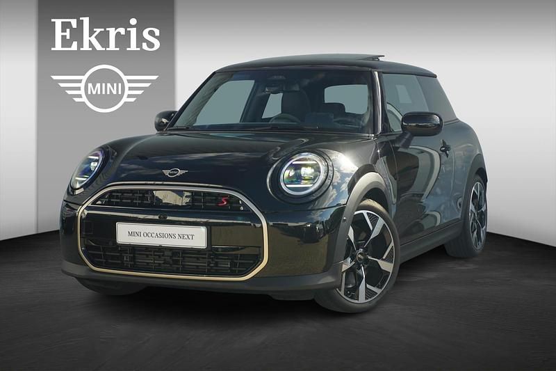 Zwart, metallic lak Gebruikt 2024 Mini Cooper S Favoured Hatchback | € 37.900 (Eerlijke prijs) - Afbeelding 1/4