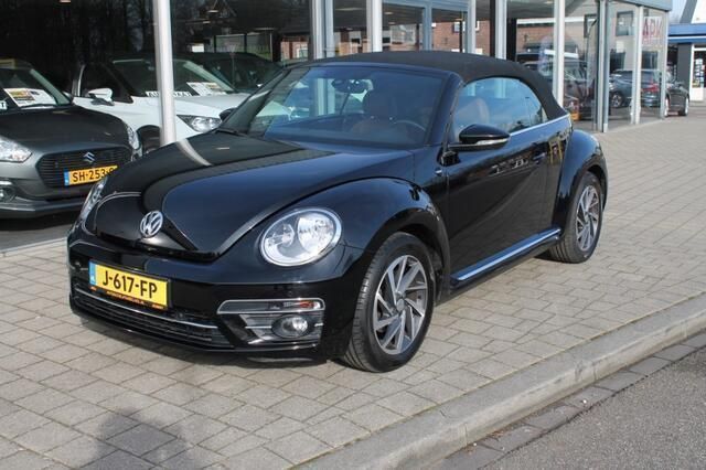 Zwart Gebruikt 2018 VW Beetle Sound Cabriolet | € 32.995 - Afbeelding 1/4