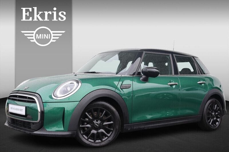 British racing green Gebruikt 2023 Mini Cooper Classic Hatchback | € 26.900 (Goede deal) - Afbeelding 1/4