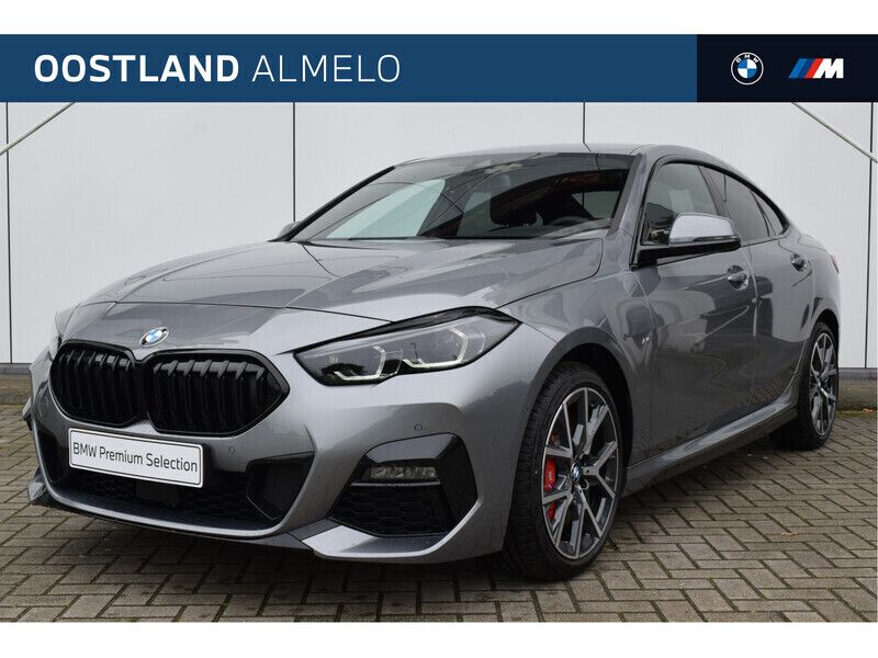 Grijs, metallic lak Gebruikt 2024 BMW 218 Executive Coupé | € 38.950 (Duur) - Afbeelding 1/4