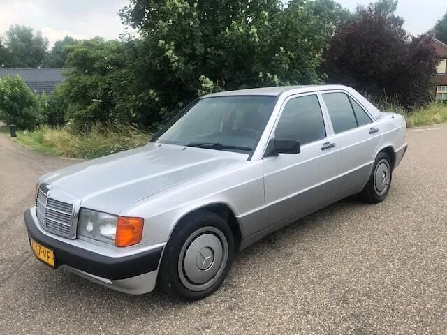 Grijs Gebruikt 1991 Mercedes 190 Sedan | € 4.995 - Afbeelding 1/4