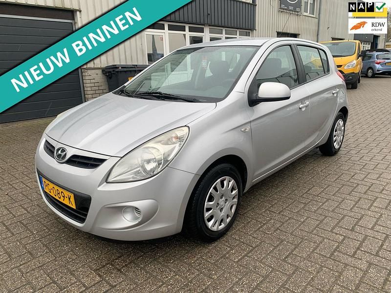 Grijs Gebruikt 2011 Hyundai i20 Hatchback | € 2.199 (Eerlijke prijs) - Afbeelding 1/4