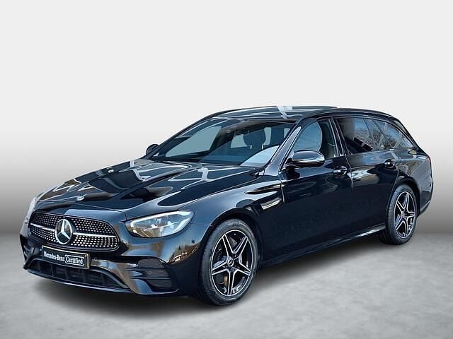 Zwart Occasion 2023 Mercedes 200 AMG Stationwagen | € 49.950 (Goede deal) - Afbeelding 1/4