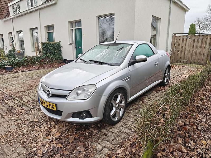 Occasion Opel Tigra Sport 125 PK (91 kW) 2006 Zilver Cabriolet