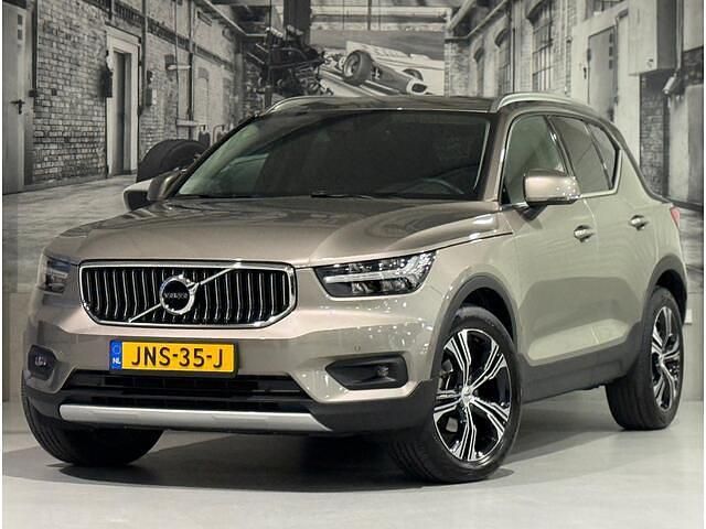 Grijs Occasion 2021 Volvo XC40 Inscription SUV | € 32.950 (Eerlijke prijs) - Afbeelding 1/4