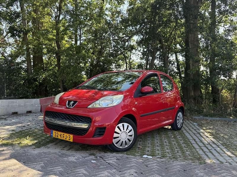 Rood Gebruikt 2009 Peugeot 107 Hatchback | € 2.300 (Goede deal) - Afbeelding 1/4