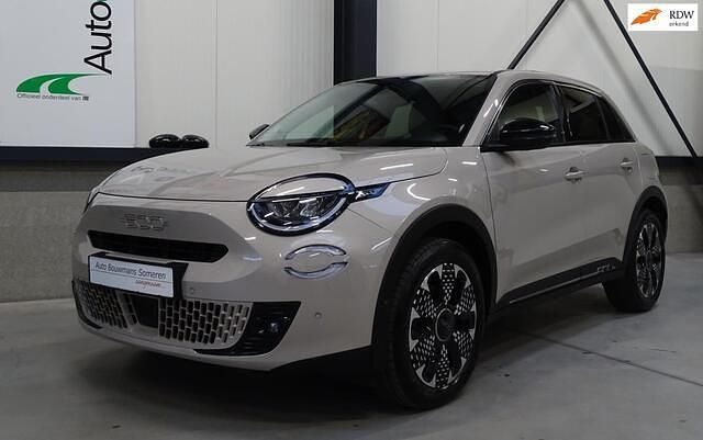 Grijs Gebruikt 2024 Fiat 600 La Prima SUV | € 26.499 - Afbeelding 1/4