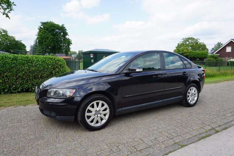 Zwart Gebruikt 2006 Volvo S40 Kinetic Sedan | € 2.950 (Eerlijke prijs) - Afbeelding 1/4