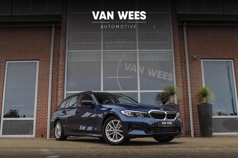 Blauw Occasion 2020 BMW 330e Stationwagen | € 23.450 (Goede deal) - Afbeelding 1/3