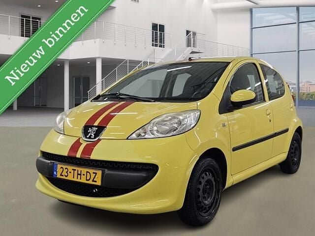 Geel Gebruikt 2006 Peugeot 107 Hatchback | € 1.750 (Eerlijke prijs) - Afbeelding 1/4