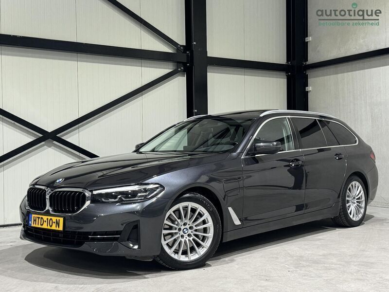 Grijs Gebruikt 2020 BMW 530 Executive Stationwagen | € 33.940 (Eerlijke prijs) - Afbeelding 1/4