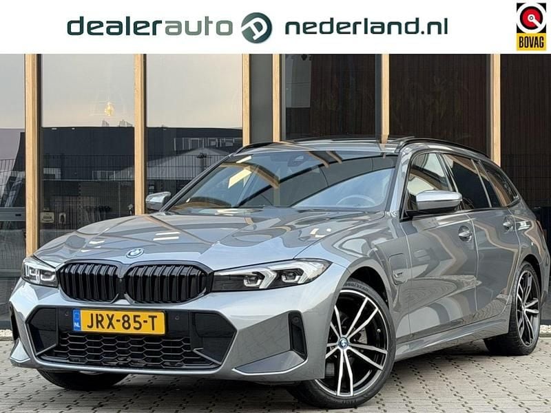Grijs Occasion 2023 BMW 330e M Sport Stationwagen | € 39.950 (Goede deal) - Afbeelding 1/4