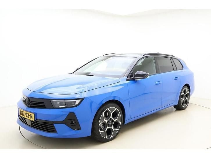 Blauw Nieuw 2025 Opel Astra Ultimate Stationwagen | € 41.645 (Eerlijke prijs) - Afbeelding 1/4
