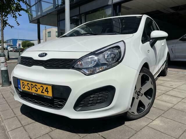 Wit Gebruikt 2013 Kia Rio Hatchback | € 6.699 (Eerlijke prijs) - Afbeelding 1/4