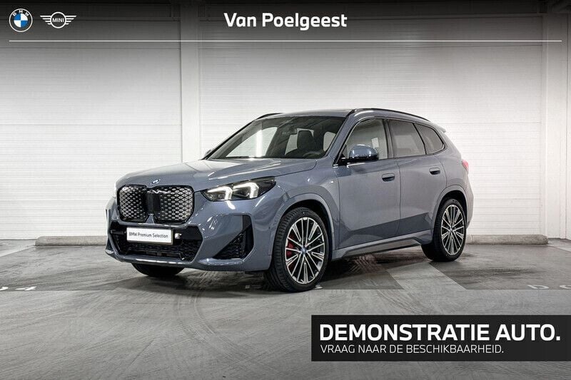 Grijs Gebruikt 2025 BMW iX1 M Sport SUV | € 45.900 - Afbeelding 1/4