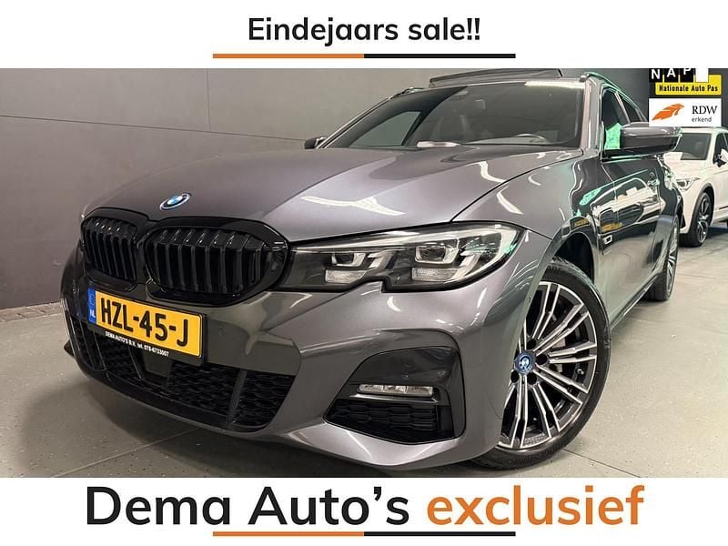 Grijs Gebruikt 2022 BMW 330e M Sport Stationwagen | € 31.950 (Goede deal) - Afbeelding 1/4