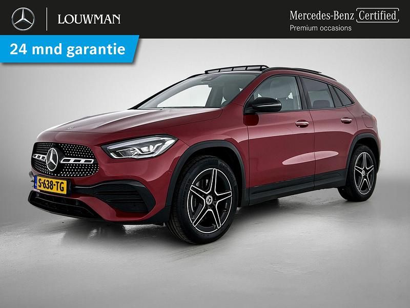 Rood (metallic) Occasion 2023 Mercedes GLA250 AMG SUV | € 45.945 (Iets duurder) - Afbeelding 1/4