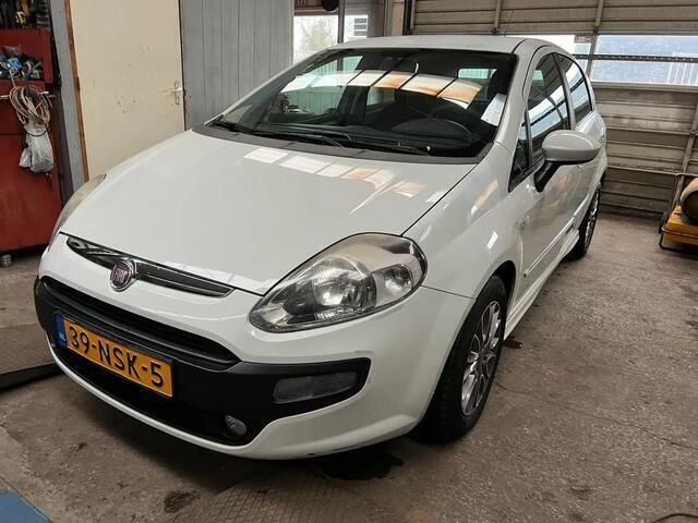 Wit Gebruikt 2010 Fiat Punto Evo Dynamic Hatchback | € 1.950 (Eerlijke prijs) - Afbeelding 1/4