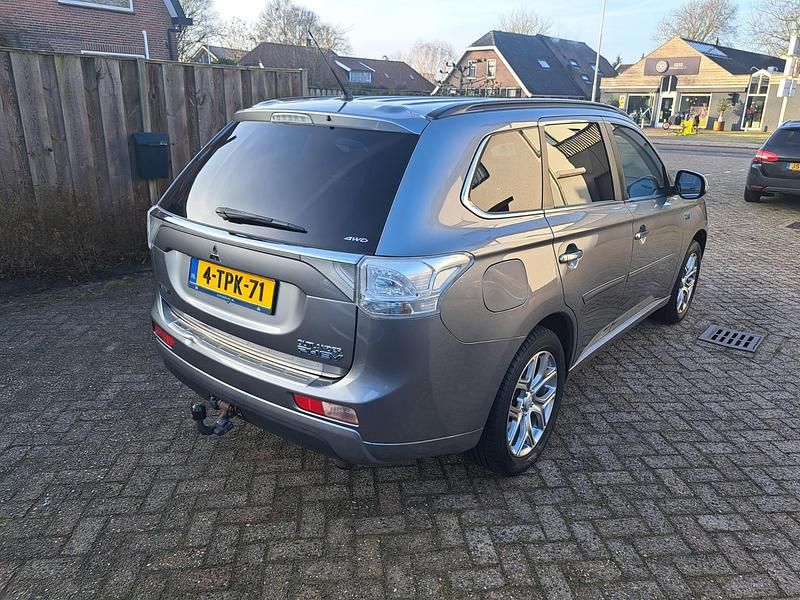 Occasion Mitsubishi Outlander P-HEV Instyle 2014 Grijs (metallic) SUV