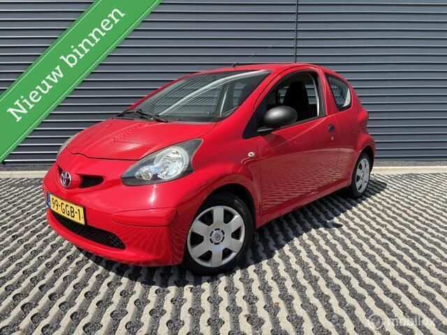 Rood Gebruikt 2008 Toyota Aygo Hatchback | € 1.895 (Goede deal) - Afbeelding 1/4