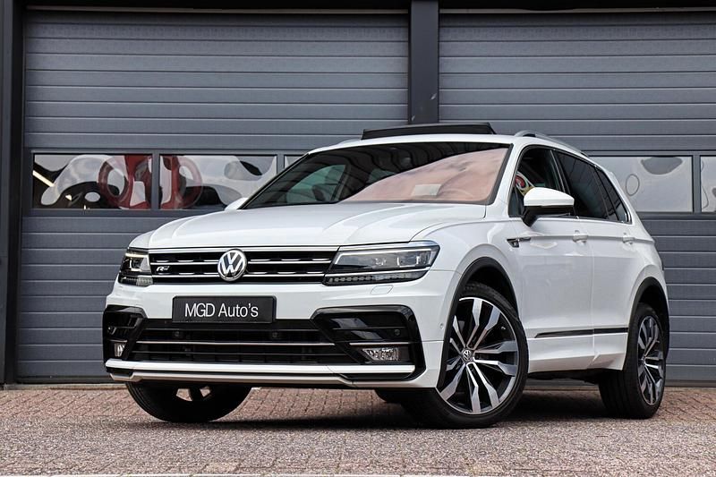 Wit Occasion 2018 VW Tiguan R-line SUV | € 30.950 (Iets duurder) - Afbeelding 1/4