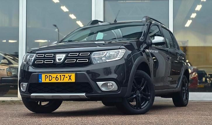 Zwart Gebruikt 2017 Dacia Sandero Stepway Hatchback | € 5.944 (Iets duurder) - Afbeelding 1/4
