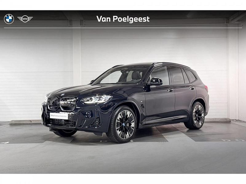 M carbonschwarz metallic (416) (zwart metallic) Gebruikt 2024 BMW iX3 Comfort Edition SUV | € 56.900 (Eerlijke prijs) - Afbeelding 1/2