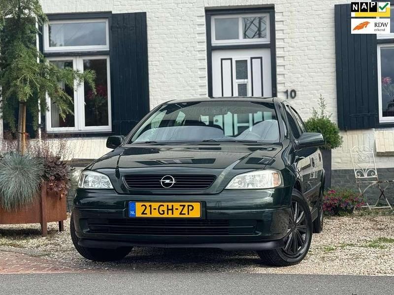 Groen, metallic lak Gebruikt 2000 Opel Astra Comfort Sedan | € 1.895 (Iets duurder) - Afbeelding 1/4