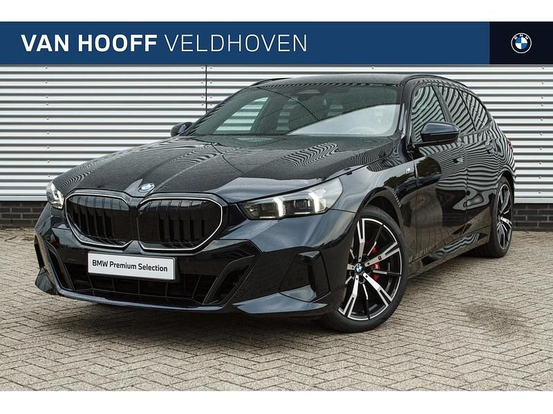 Zwart Gebruikt 2025 BMW 520 Comfort Edition Stationwagen | € 89.702 - Afbeelding 1/4