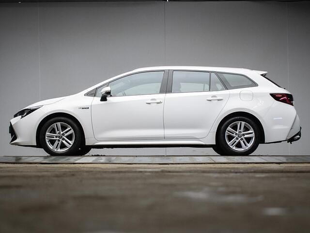 Wit Occasion 2020 Toyota Corolla Active Stationwagen | € 17.745 (Goede deal) - Afbeelding 1/4