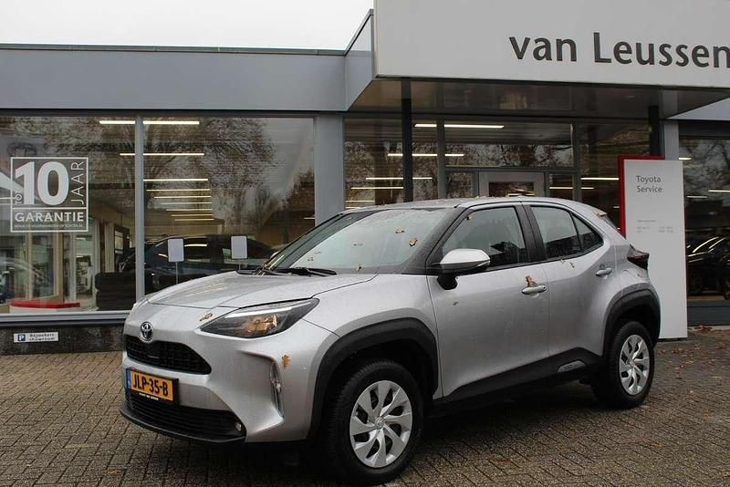 Grijs Gebruikt 2024 Toyota Yaris Cross SUV | € 25.400 (Goede deal) - Afbeelding 1/4