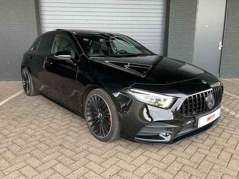 Zwart Gebruikt 2018 Mercedes A180 AMG Hatchback | € 19.800 (Eerlijke prijs) - Afbeelding 1/4