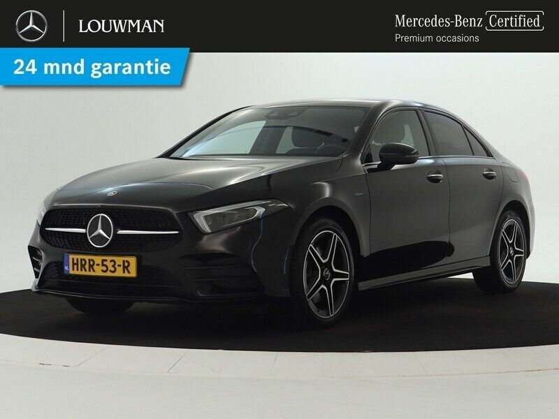 Zwart Gebruikt 2021 Mercedes A250 Advantage Sedan | € 30.945 (Eerlijke prijs) - Afbeelding 1/3