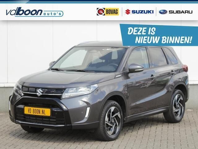 Grijs Gebruikt 2024 Suzuki Vitara Style SUV | € 27.450 (Eerlijke prijs) - Afbeelding 1/4