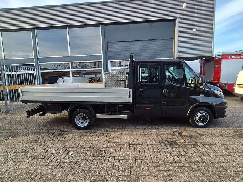 Occasion Iveco Daily 175 PK (128 kW) 2022 Zwart Van