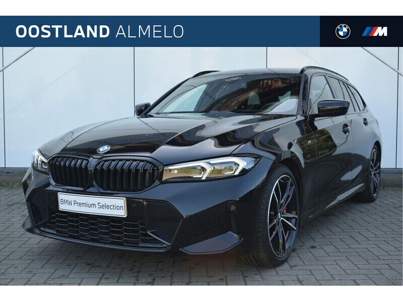 Saphirschwarz (donker zwart metallic) Gebruikt 2024 BMW 330 Shadowline Stationwagen | € 55.450 - Afbeelding 1/4
