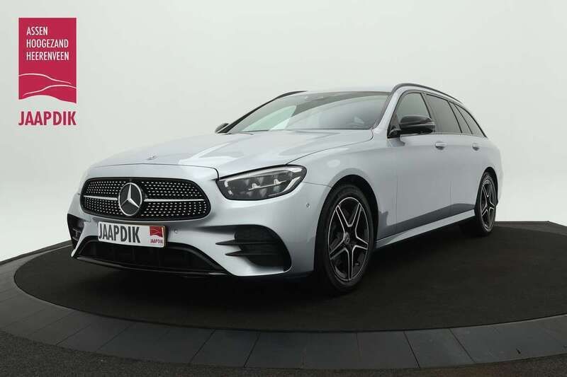 Grijs Gebruikt 2022 Mercedes E200 Business Stationwagen | € 38.899 - Afbeelding 1/4