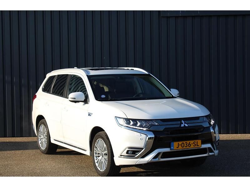 Occasion Mitsubishi Outlander Intense+ 135 PK (99 kW) 2020 Wit SUV