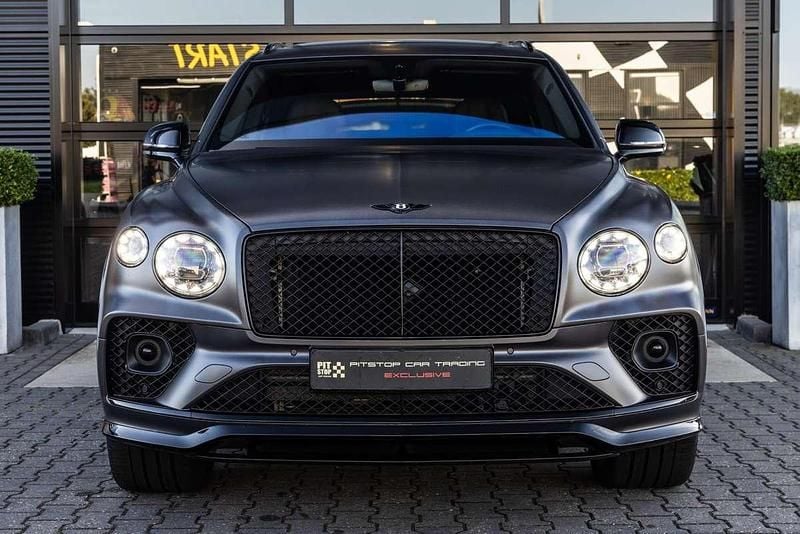 Occasion Bentley Bentayga 551 PK (405 kW) 2022 Grijs SUV