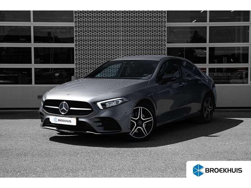 Grijs Gebruikt 2021 Mercedes A250 Business Sedan | € 26.845 (Eerlijke prijs) - Afbeelding 1/4