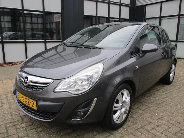 Grijs Occasion 2011 Opel Corsa Selection Hatchback | € 2.950 (Eerlijke prijs) - Afbeelding 1/4